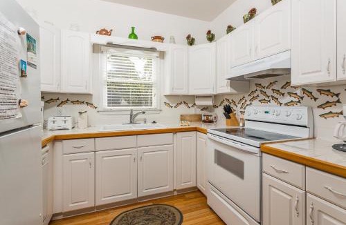 Demere Park House | Little Gingerbread Cabin - 110 Jordan Lane