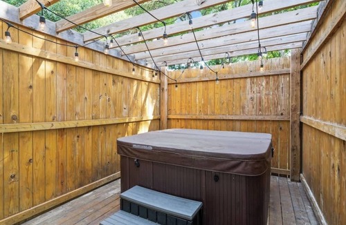 Brunswick House | Live Oak Paradise - Pet and Kid Friendly!