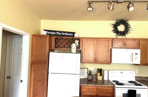Madison Apartment | Located in the heart of Madison City, minutes away from all major attractions,