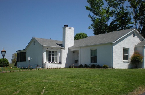 New Market House | LOCATED WITHIN WALKING DISTANCE TO CHEROKEE LAKE AND 8 MILES FROM DOUGLAS LAKE