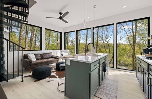 Alexander House | Lofty Ledges Hangout at French Broad River Farms