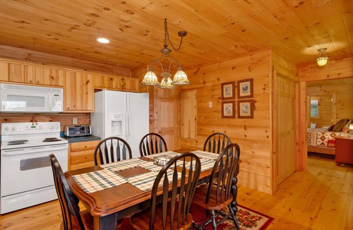 Settlers Ridge Cabin | Long Mtn. Views - Covered Porch - Rockers - Fire Pit - Gated - Clean - 5 Stars!