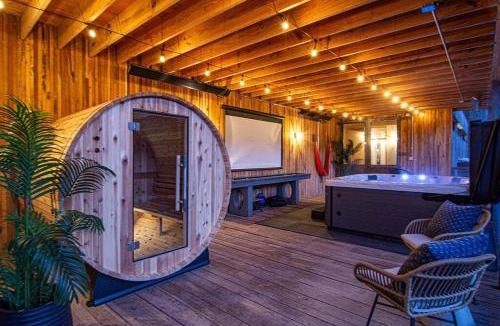 Mars Hill Villa | Longhaus: Modern Minimalist Luxury Home: Firepit, outdoor kitchen, pets