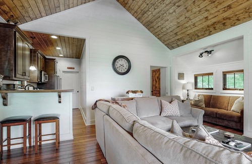 Glenville Cottage | LongView Cottage: Spacious Tiny Home w Fireplace, Screen Porch, Community Perks