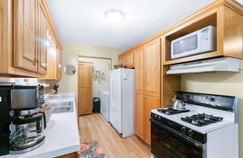 Rising Fawn House | Lookout Mtn. Escape w/Fire Pit & 1 Acre Level Lawn- Mins to Cloudland Canyon