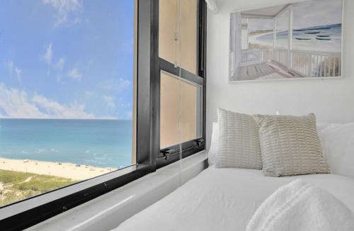 Mid Beach Apartment | Lovely 2BR condo with Resort Access, Gym and Pool 1608