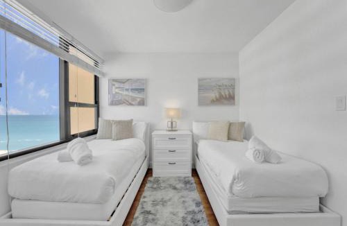 Mid Beach Apartment | Lovely 2BR condo with Resort Access, Gym and Pool 1608