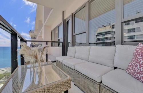 Mid Beach Apartment | Lovely 2BR condo with Resort Access, Gym and Pool 1608