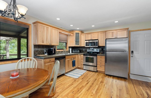 Maggie Valley House | Lovely 3-bedroom house with WiFi in Maggie Valley with hot tub