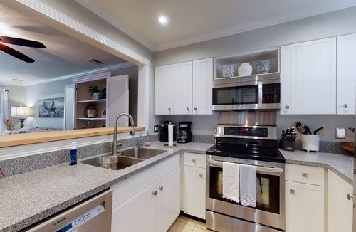 Demere Park Condo | Lovely Condo in Gated Harbour Oaks walking distance to the Village
