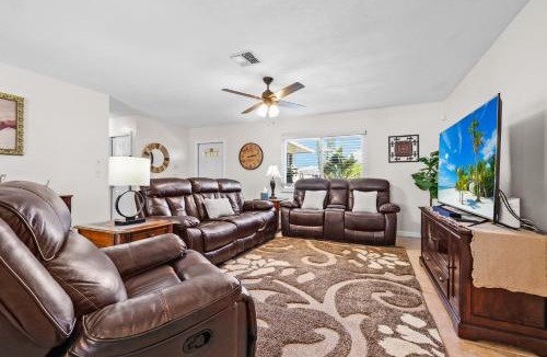 Fort Myers House | Lovely home with oversized heated pool in quiet neighborhood - Villa Polish Palace South