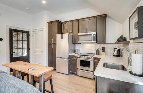Hitch Village - Fred Wessels Homes Apartment | Lovely Savannah Studio: 1 Mi to Historic District!