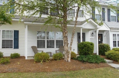 Brown Road House | Lovely Townhome Near Everything But Not in Everything