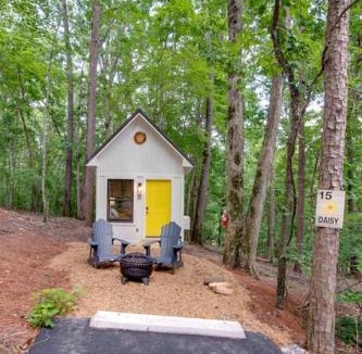 Groveoak House | Luminous Tiny Cabin with Amazing Hiking Trails in Alabama