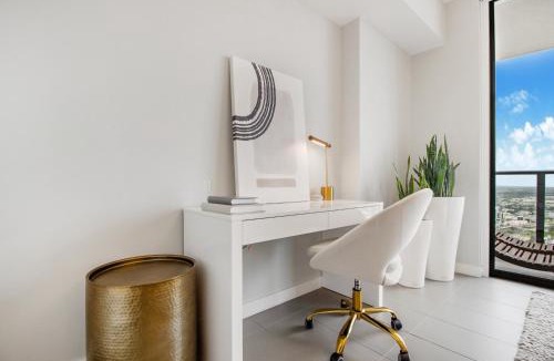 Town Square Apartment | Lunabase Heavenly View