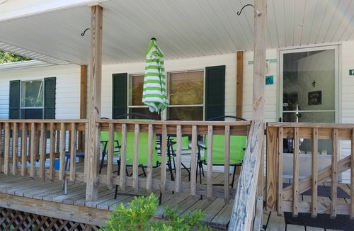 Groveoak House | LureMeInn fishing & fowl vacation home with 2 boat garage. Ph 2564993665