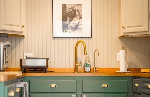 Brewster House | Luxe Cape Cod Farmhouse. Walk to Ellis Landing Beach!