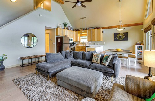 Eatonton House | Luxe Lake Sinclair Living: Private Dock & Beach!