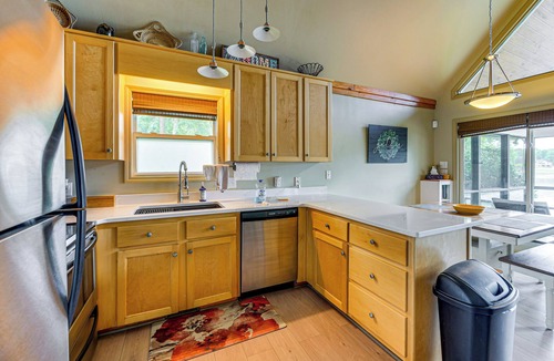 Eatonton House | Luxe Lake Sinclair Living: Private Dock & Beach!