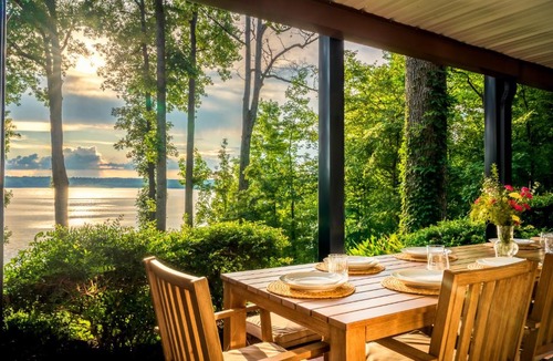 Macon House | Luxe Lakefront Spa, Pickleball, Kayaks, & Theater