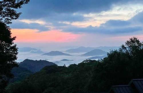 Waynesville House | Luxe Lodge Near Smoky Mountains: Views & Hot Tub!