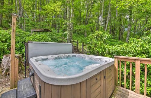 Waynesville House | Luxe Lodge Near Smoky Mountains: Views & Hot Tub!