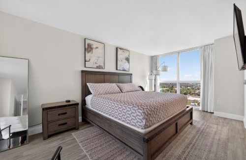 Fort Myers River District Apartment | Luxe Stay Water & City View in Downtown Ft Myers
