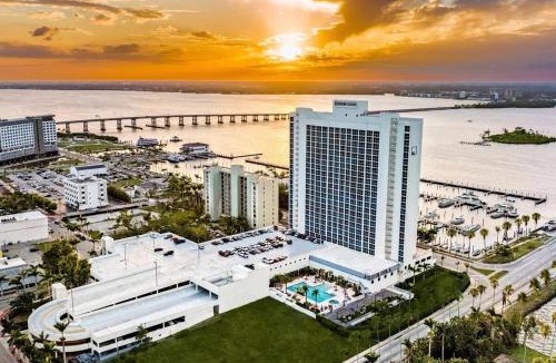 Fort Myers River District Apartment | Luxe Stay Water & City View in Downtown Ft Myers