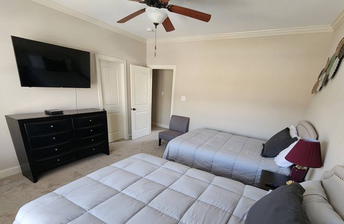 Huntsville House | LUXE TOWNHOME IN GATED COMMUNITY