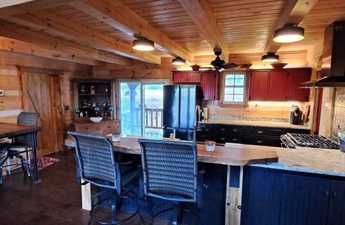 Newport Cabin | Luxurious cabin, mountain views near the Smokies! Pet and family friendly!