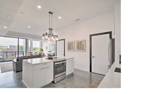 Mann Condo | Luxurious Condo in Heart of Downtown Iowa City