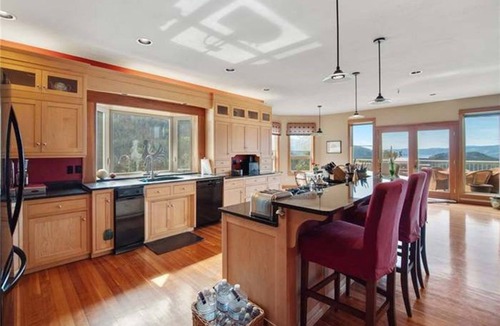 Kettle Falls House | Luxurious River/Mountain View house Suite 1
