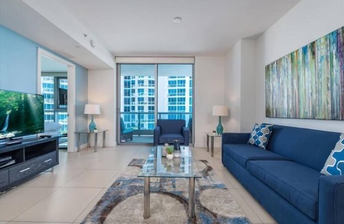 North Beach Apartment | Luxury 1BR w Amazing Ocean Views | Beach Access| Outdoor Pool