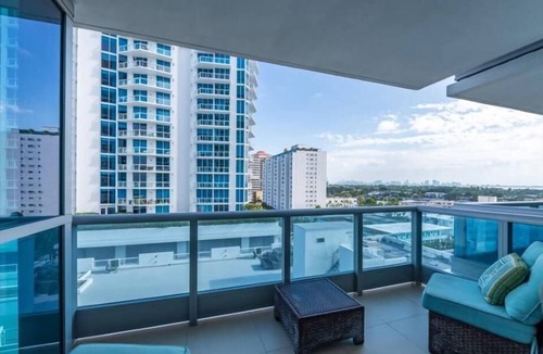 North Beach Apartment | Luxury 1BR w Amazing Ocean Views | Beach Access| Outdoor Pool