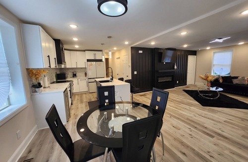 Stockbridge House | Luxury 4 Bedroom 3 Bathroom Stay in Stockbridge, GA!