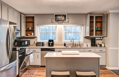Marietta House | Luxury 5BR East Cobb Home Near Truist Park