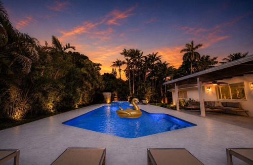 Golden Glades Villa | Luxury 7BR Villa Vizcaya Heated Pool Sauna Gym