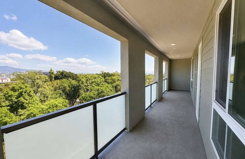 Lyon Street Apartment | Luxury Apartment 10 Min to Disneyland | Pool & Gym