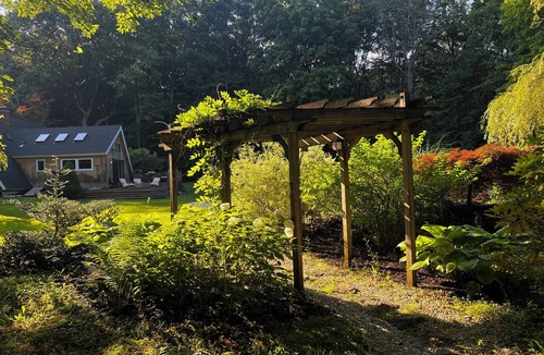 Redding Ridge Cabin | Luxury Cabin for 6 - Stream - Pond - Custom Kitchen