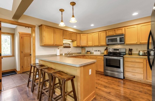 Great Valley House | Luxury Chalet Fire Pit Game Room Sleeps 14 ~ Virtual Tour Included!