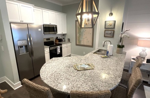 King City Condo | Luxury Condo at Village Pier, King Bed,Full Kitchen, Polaris Ranger for Rent
