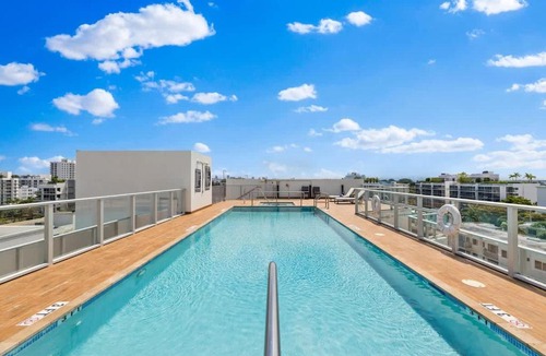 Bay Harbor Islands House | Luxury Condo with Rooftop Pool - 5-Min to Beach