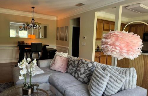 Atlanta House | Luxury Gated Cascades Oasis - Tempur-Pedic Beds & Gated Community