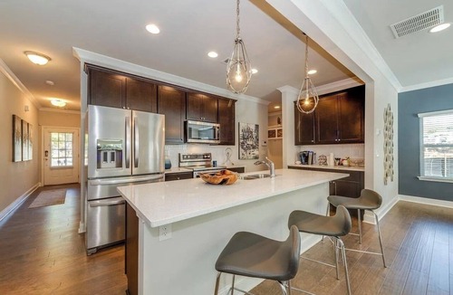 Church Street House | Luxury Gated Townhome For Full World Cup Stay w/2 Car Garage + Safe & Private