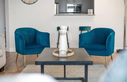 Decatur House | Luxury Home , 6 Bedrooms, Sleeps 18+