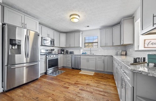 Decatur House | Luxury Home , 6 Bedrooms, Sleeps 18+
