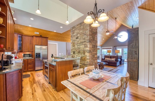 Waynesville House | Luxury Home, Stunning Views!, One-Level, Near Main St., Privacy, FirePit & More