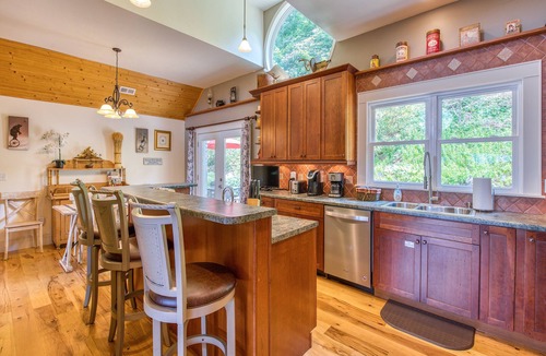 Waynesville House | Luxury Home, Stunning Views!, One-Level, Near Main St., Privacy, FirePit & More