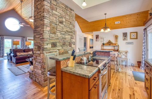 Waynesville House | Luxury Home, Stunning Views!, One-Level, Near Main St., Privacy, FirePit & More