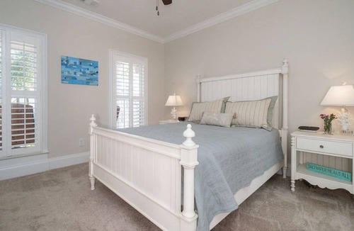 Kathleen House | Luxury Home w Swim Spa. 10 guests. Home sits across street from Houston Lake.